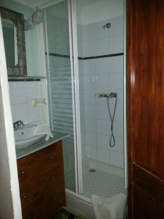 Le Patio Des Cigales Bed & Breakfast Roquefort-des-Corbieres Ruang foto